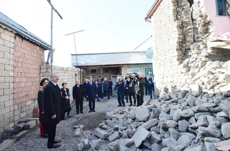Prezident İlham Əliyev zəlzələ bölgəsinə gedib - FOTOLAR - YENİLƏNİB