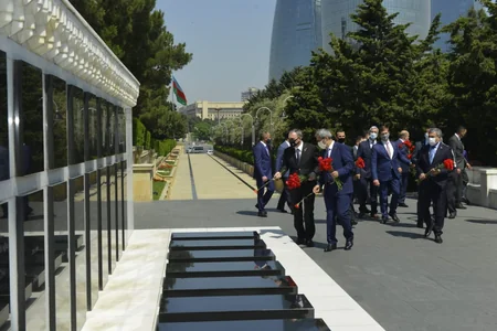 Türkiyənin Baş Prokuroru Fəxri Xiyabanda və Hərbi Qənimətlər Parkında olub