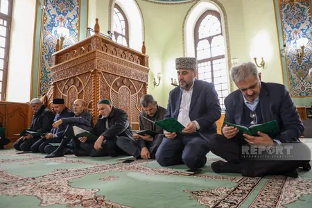 Prayers read in Azerbaijani mosques for plane crash victims