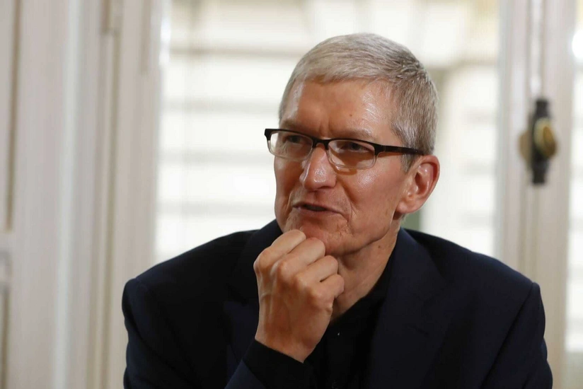 Apple CEO-su şirkətdən 750 milyon dollarlıq səhm paketi alıb