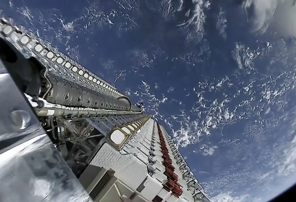 SpaceX şirkəti Starlink İnternet peyklərinin yeni partiyasını orbitə çıxarıb