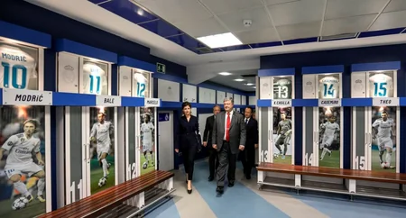 Перес подарил Порошенко футболку Реала с первым номером