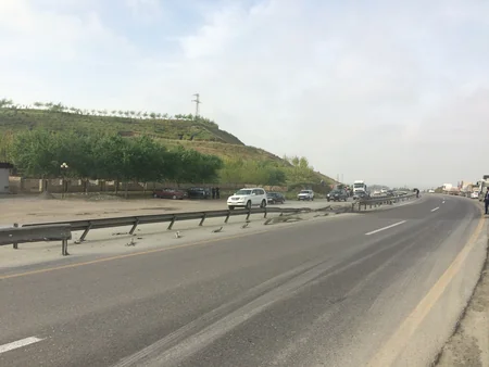 Hacıqabulda yol qəzası baş verib, yol təsərrüfatına ziyan dəyib