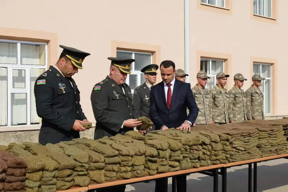 Naxçıvanda 1200 ədəd müxtəlif adlı isti geyimlər hərbi qulluqçulara təhvil verilib