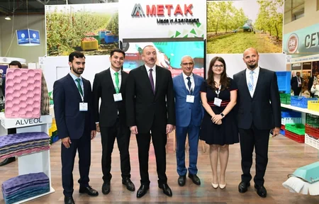 Prezident İlham Əliyev XXV Azərbaycan Beynəlxalq Qida Sənayesi və XIII Azərbaycan Beynəlxalq Kənd Təsərrüfatı sərgiləri ilə tanış olub - YENİLƏNİB