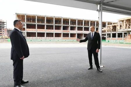 Prezident məcburi köçkünlər üçün binalarda tikinti işlərinin gedişi ilə tanış olub - YENİLƏNİB