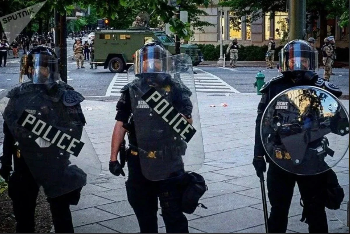 Vaşinqtonda komendant saatının vaxtı uzadıldı
