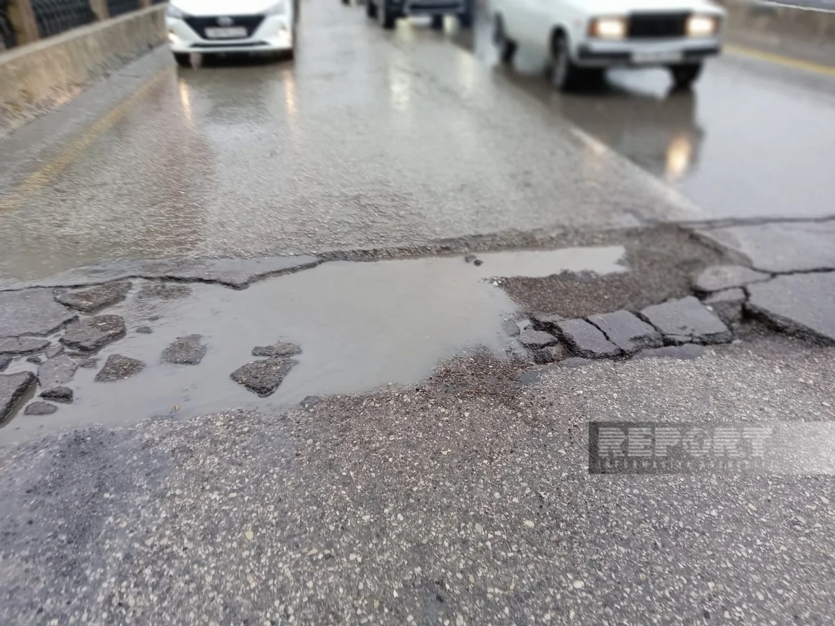 Bakıda körpünün üzərində çökmə yaranıb, hərəkət iflic olub - YENİLƏNİB
