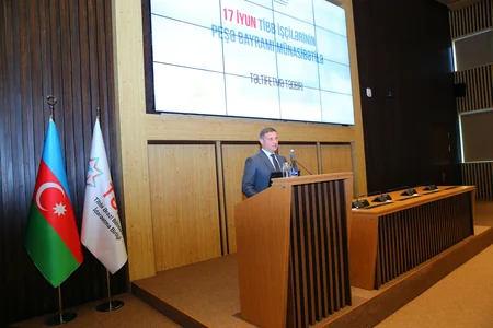 Prezidentin sərəncamı ilə təltif edilən tibb işçilərinə mükafatlar təqdim olunub