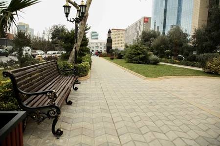 “Ana fəryadı” abidəsinin yerləşdiyi parkda abadlıq işləri aparılır