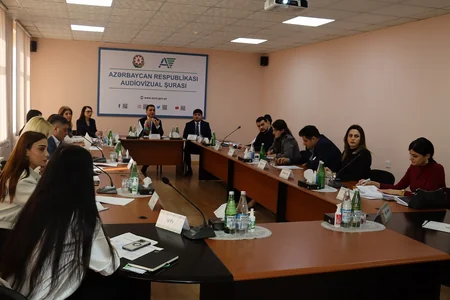Audiovizual Şurada televiziya yayımçılarının məsul şəxsləri ilə görüş keçirilib