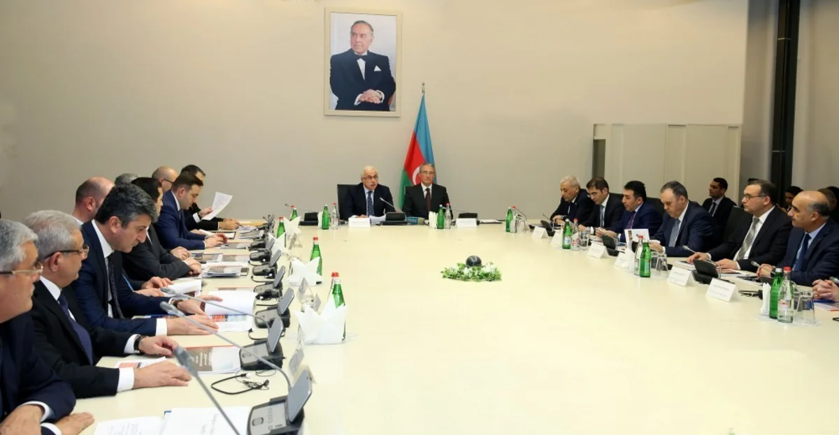 Sənayedə təbii resurslardan səmərəli istifadə edilməsi mövzusunda tədbir keçirilib