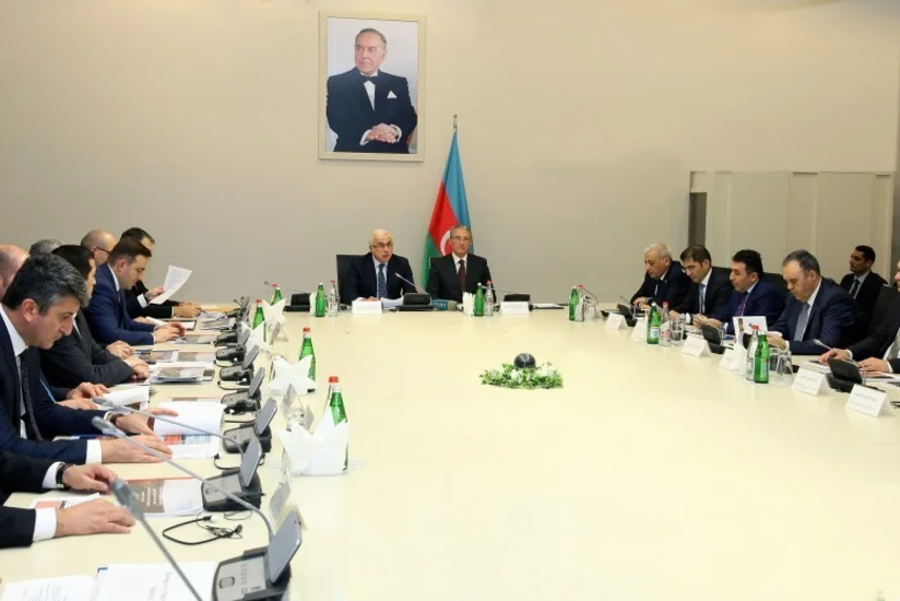 Sənayedə təbii resurslardan səmərəli istifadə edilməsi mövzusunda tədbir keçirilib