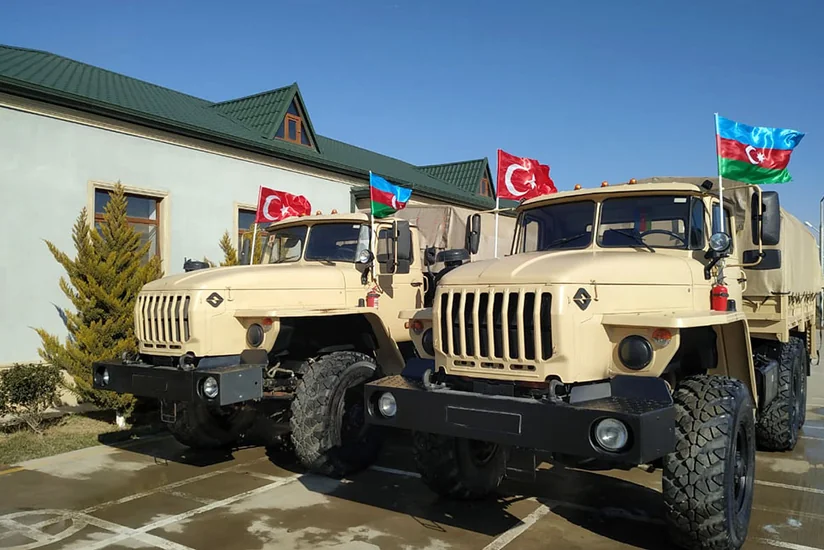 Azerbaijani servicemen and their family members join aid campaign for Türkiye 