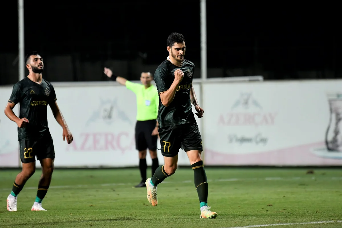 Qarabağın iki hücumçusu yubiley qoluna imza atıb