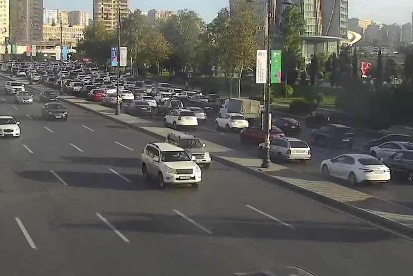 Bakının bəzi küçələrində tıxac yaranıb - SİYAHI