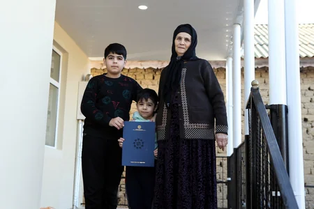 Daha 43 şəhid ailəsi və Qarabağ müharibəsi əlilinə ev verildi