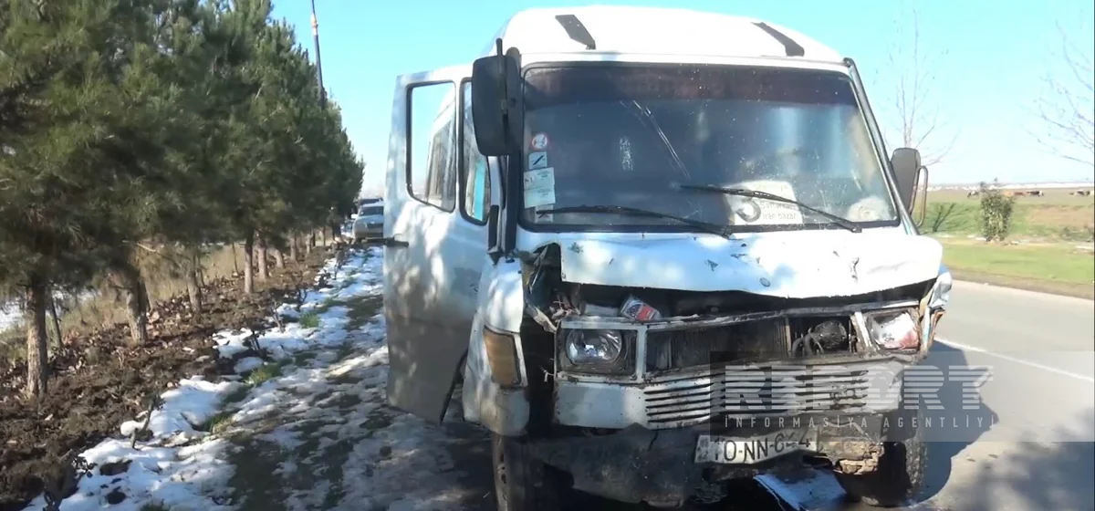Cəlilabadda marşrut avtobusu qəzaya uğrayıb