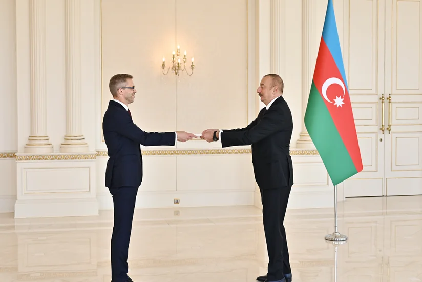 Azerbaijani President receives credentials of incoming ambassador of Sweden