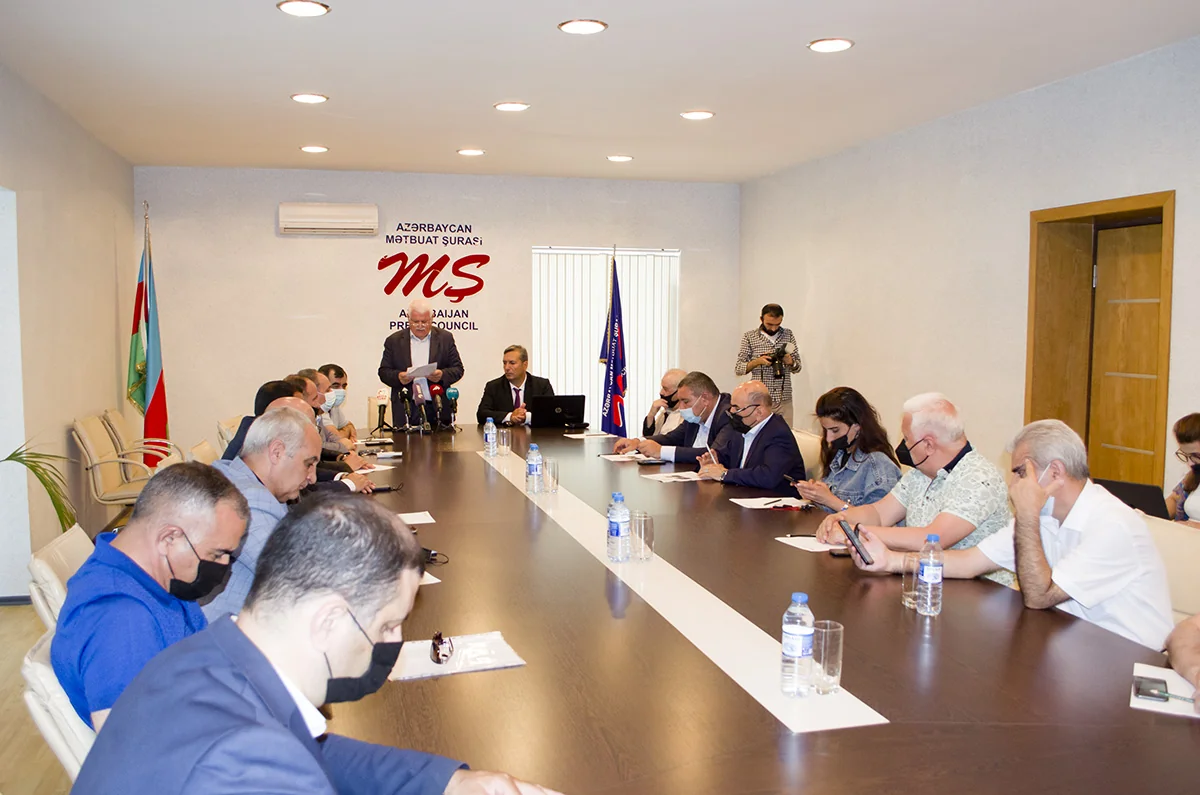 Jurnalistlər xarici media qurumları və beynəlxalq təşkilatlara müraciət qəbul edib