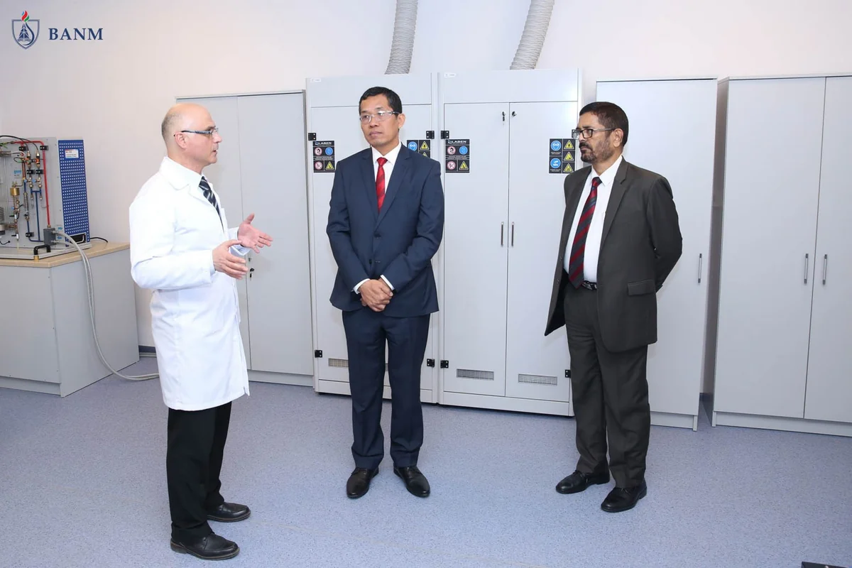 Hindistan səfiri: “BANM tədris sistemi və infrastrukturu ilə müasir təhsil ocaqlarından biridir”