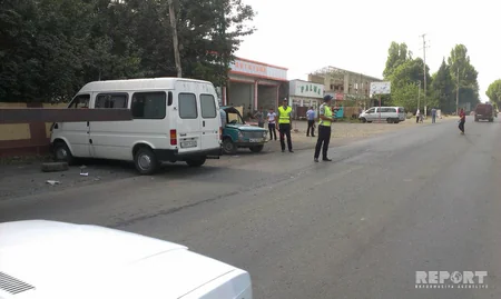 Lənkəranda mikroavtobusla minik maşını toqquşub, xəsarət alan var - FOTO