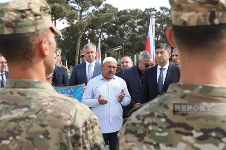 Azərbaycan xalqı antiterror şəhidlərinin məzarlarını ziyarət edir