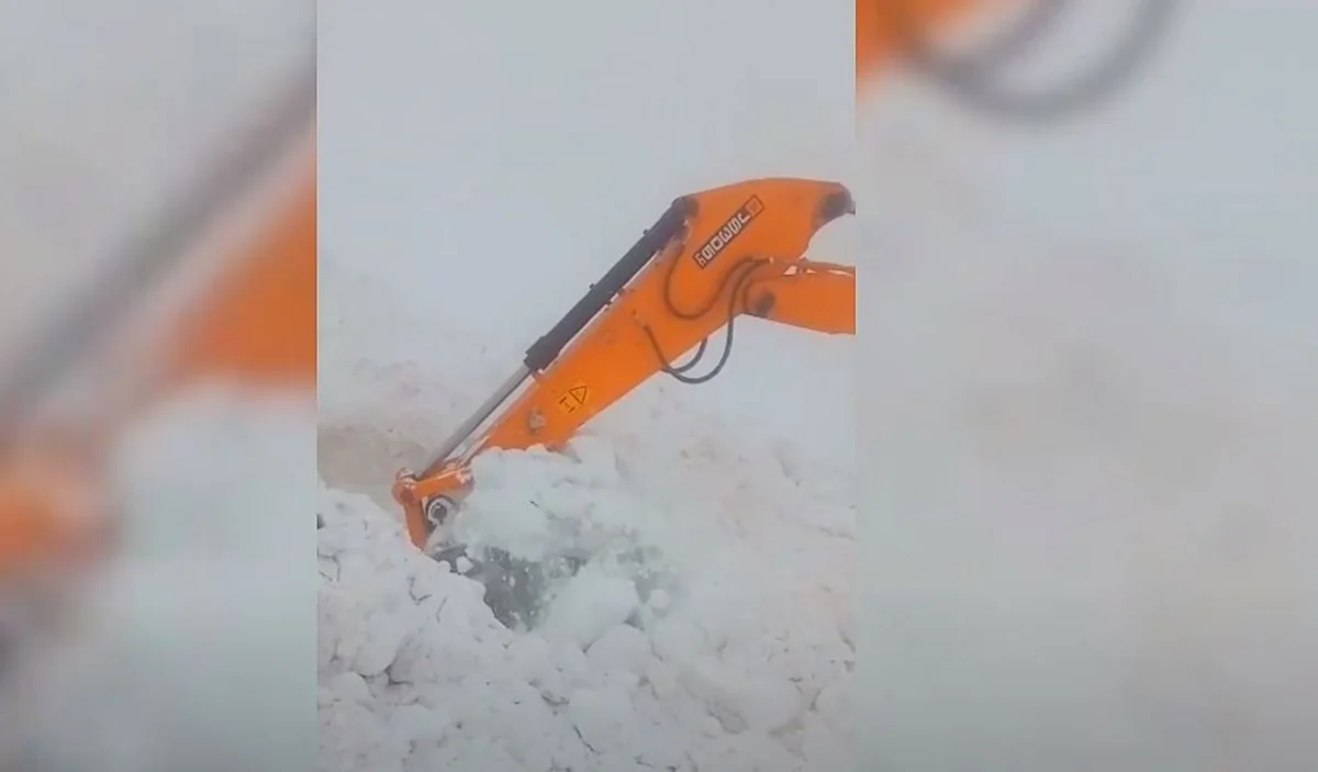 Kəlbəcər və Laçında müxtəlif təyinatlı yollar fasiləsiz rejimdə qardan təmizlənir