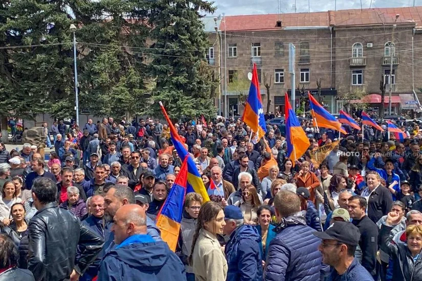 Десятки оппозиционеров в Ереване доставлены в полицейские участки
