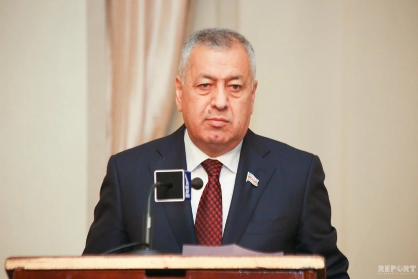 Prezident İlham Əliyev Vahid Əhmədovu təltif edib