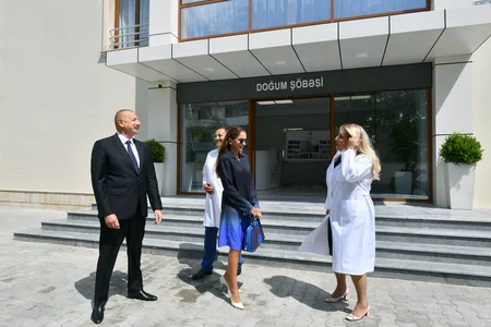 İlham Əliyev və Mehriban Əliyeva Bakıda doğum evində aparılmış əsaslı təmirdən sonra yaradılan şəraitlə tanış olublar
