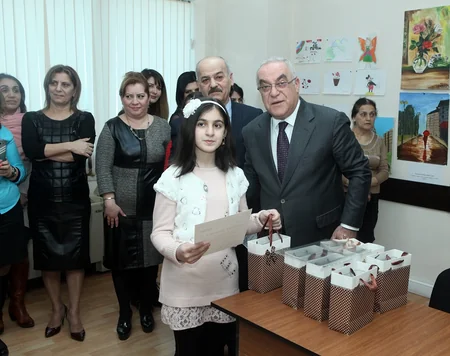Uşaqların Xocalı soyqırımı ilə bağlı əl işlərindən ibarət sərgi-müsabiqə təşkil olunub
