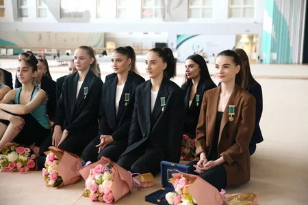 Mədət Quliyev gimnastları təltif edib