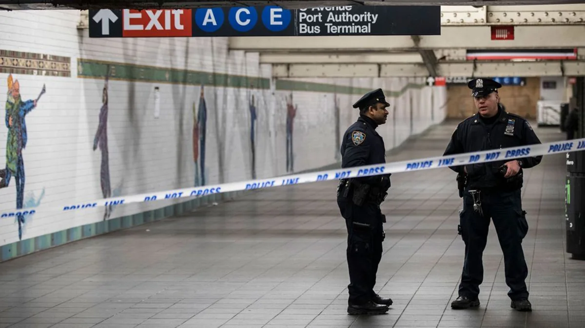 Nyu-York metrosunda sərnişinlərə hücumlar olub, xəsarət alanlar var