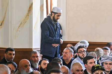 Nərimanovdakı “Cümə” məscidində təmirdən sonra ilk Cümə namazı qılınıb