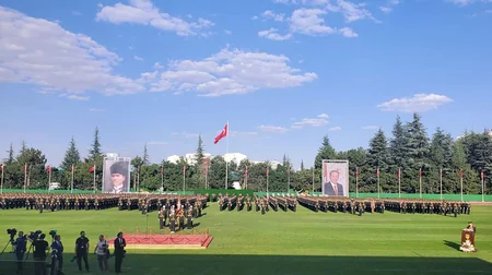 Zakir Həsənov Türkiyənin Quru Qoşunları məktəbinin buraxılış mərasimində iştirak edir
