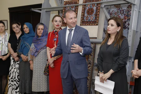 “Xarıbülbül” eksklüziv, limitli kolleksiyasına daxil olan xalçaların kəsim mərasimi keçirilib