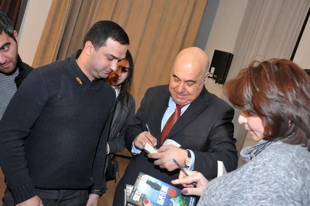 ​Yazıçı Çingiz Abdullayev ADU tələbələri ilə görüşüb