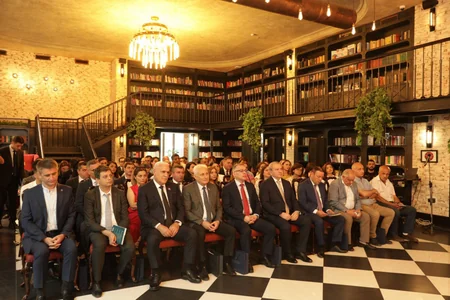 Bakıda “İctimaiyyətlə əlaqələrin əsasları” dərs vəsaitinin təqdimatı keçirilib