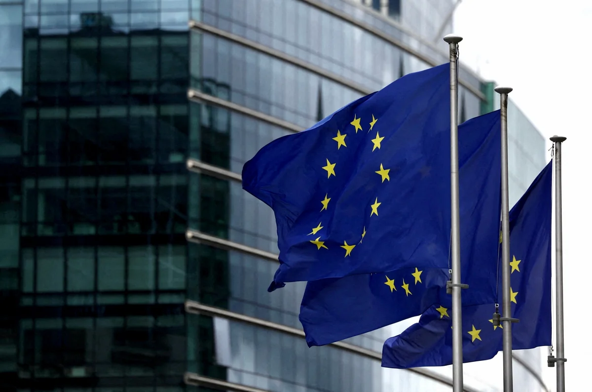 ЕС решил не включать полный запрет импорта СПГ из РФ в новые санкции