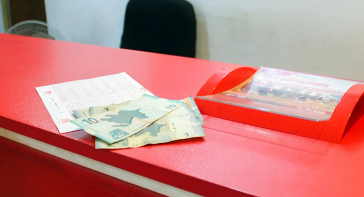 “Topaz”da pul uduzan şəxs sələmçini bıçaqlayıb