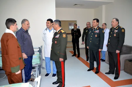 Zakir Həsənov cəbhəboyu zonada yerləşən hərbi tibb müəssisələrində olub