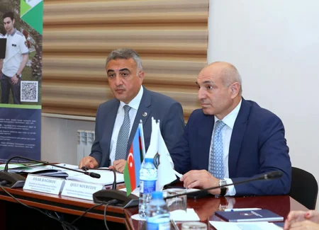 Anar Bağırov magistrantların dissertasiyalarının müdafiəsində iştirak edib