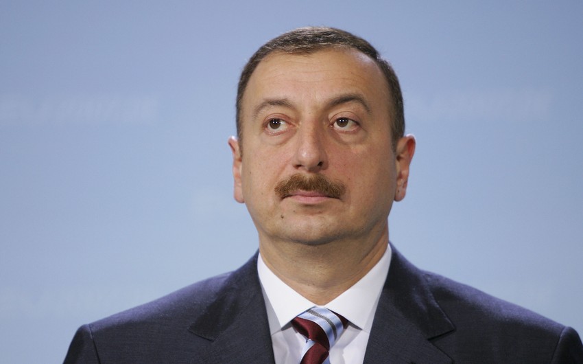 Prezident İlham Əliyev Bakıdakı 153 saylı məktəbin təmir işlərindən sonrakı vəziyyəti ilə tanış olub Prezident İlham Əliyev Bakıdakı 153 saylı məktəbin təmir işlərindən sonrakı vəziyyəti ilə tanış olub