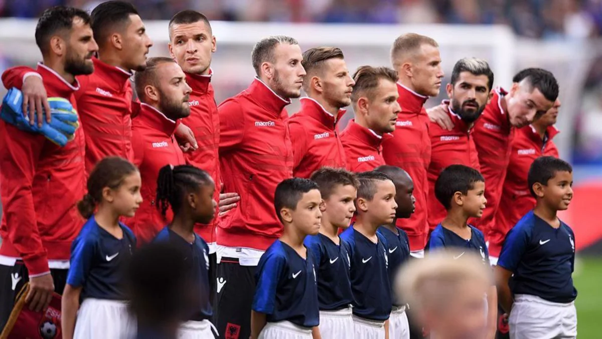 UEFA Fransa Futbol Federasiyasını himnə görə cərimələyib