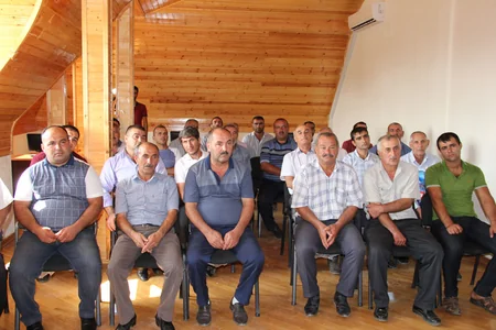 Kənd təsərrüfatı naziri Salyanda vətəndaşlarla görüşüb