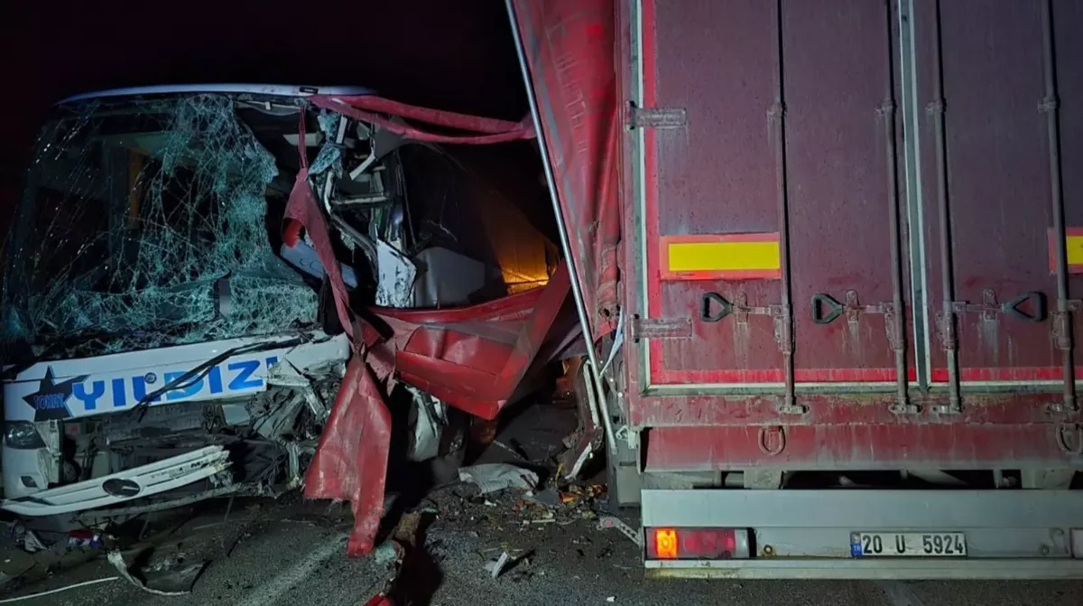 В Турции в тяжелом ДТП пострадали 18 человек