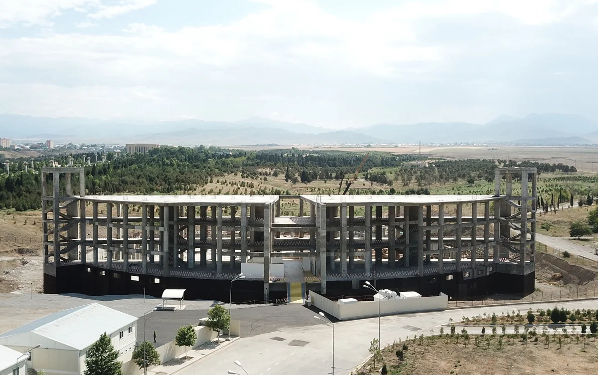 Gəncədə idman sarayının tikintisinə çəkilən xərclər artırılır