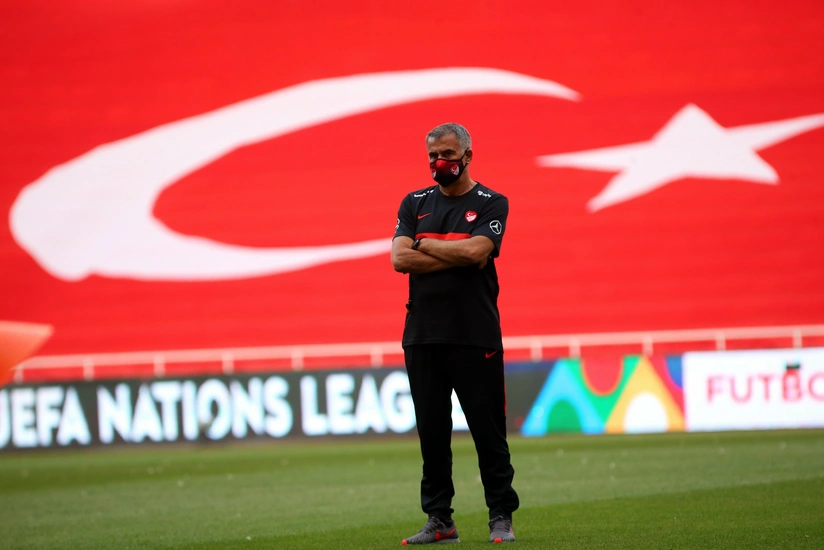 Şenol Güneş: Azərbaycan millisi müdafiə anlayışı ilə oynayan komandadır