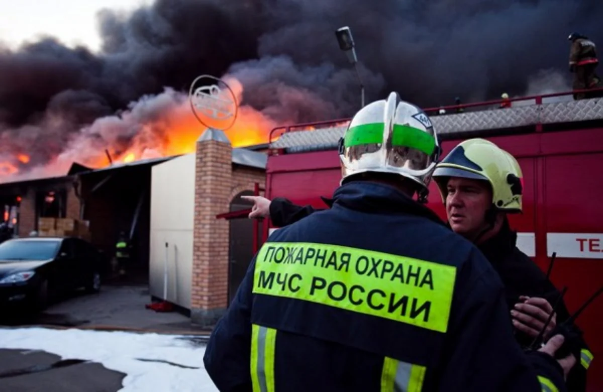 В Москве горит воинская часть, эвакуированы 500 человек